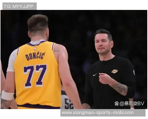 雷迪克质疑防守策略为何要在三分线外紧盯马克威廉姆斯