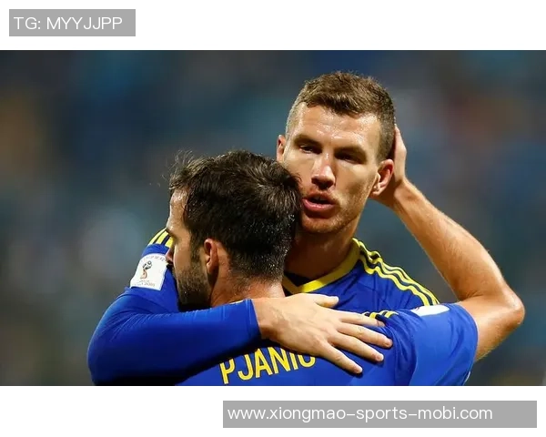 罗马昔日英雄重聚哲科赛后亲吻德罗西感动全场 罗马昔日英雄重聚哲科赛后亲吻德罗西感动全场